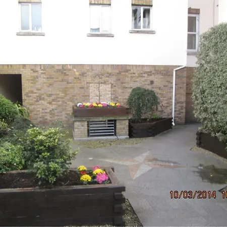 Abbey Court Apartment *