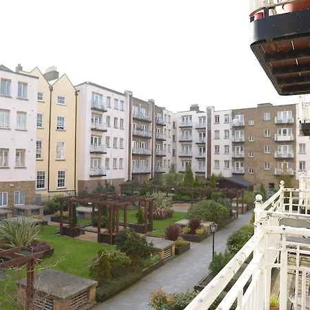 Abbey Court Apartment *