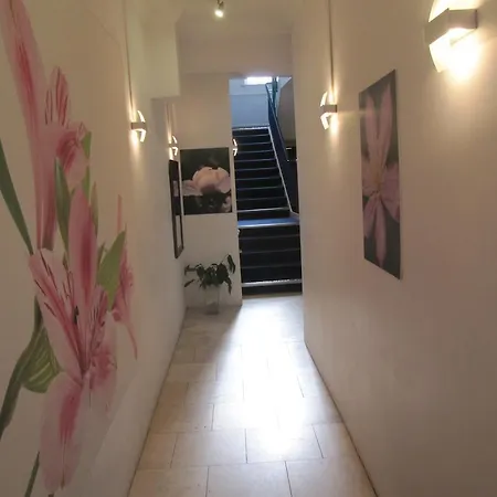 Abbey Court Apartment *
